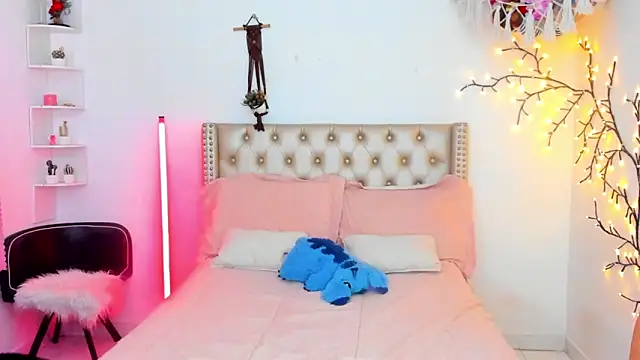 LenaStylesOA online show from February 18, 2:16 pm