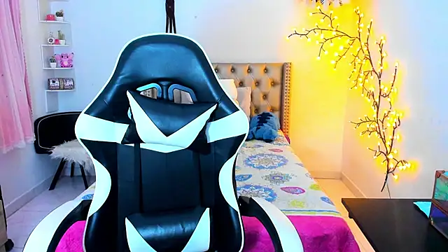 LenaStylesOA online show from November 12, 1:09 pm