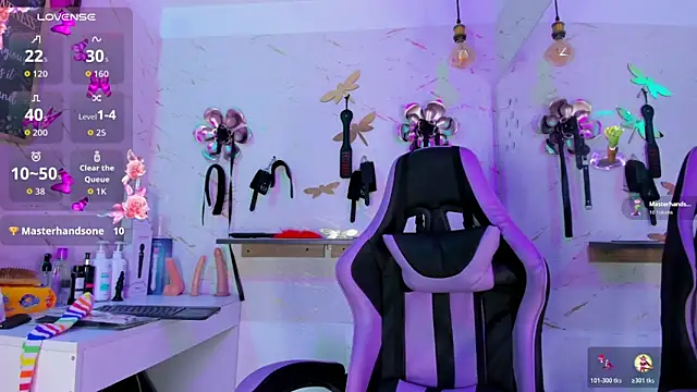 Natasha-Adams online show from April 15, 9:15 pm