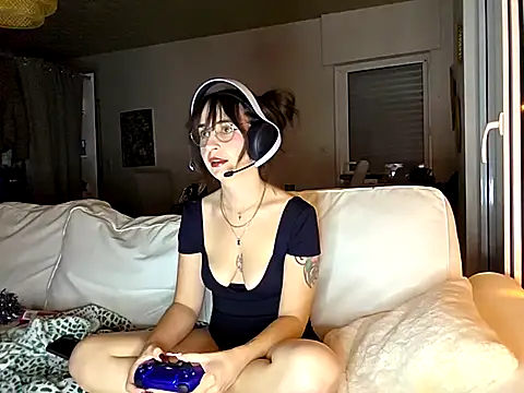 CornetDeGlace online show from October 7, 9:19 pm