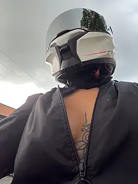 AlannaEvons online show from March 3, 9:10 pm