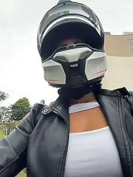 AlannaEvons online show from March 24, 8:14 pm