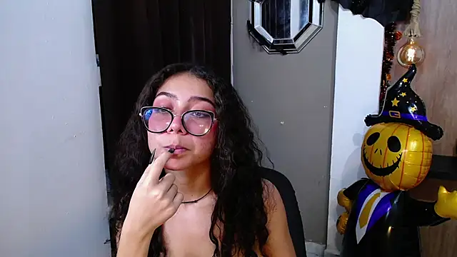 Snapshot of honeymoon_12 chatting on October 23, 7:58 am honeymoon 12 online show from October 23, 7:58 am