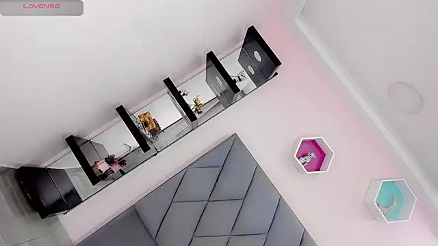 Amira Ember online show from November 21, 10:45 pm