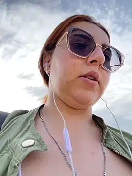 CoraVibes online show from April 22, 7:05 am