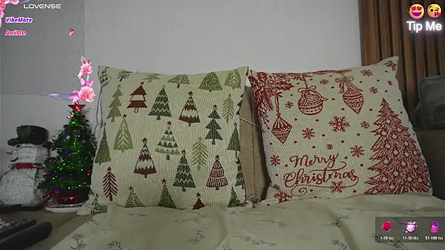 Roxybeautyy online show from December 1, 9:57 am