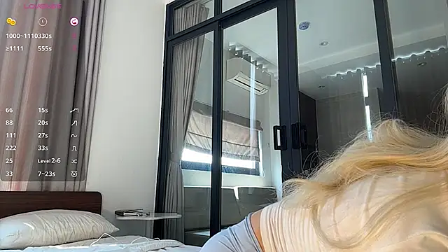 LezlieGreet online show from December 5, 4:56 am