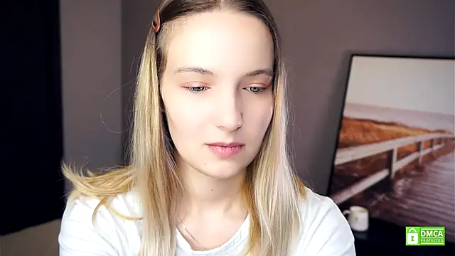 Snapshot of HongTomczak chatting on September 23, 7:17 am HongTomczak online show from September 23, 7:17 am
