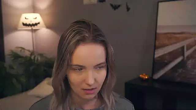 HongTomczak online show from November 13, 7:40 am