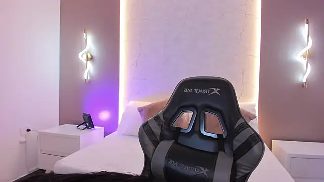 emily tolson online show from April 14, 12:27 pm