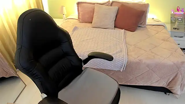 Camille Olsen  online show from September 9, 1:33 pm