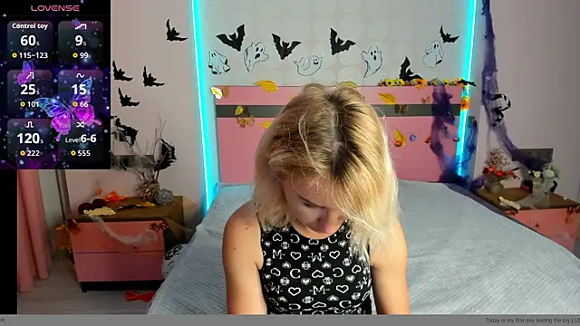 Snapshot of MeryMidnight chatting on October 21, 5:33 am MeryMidnight online show from October 21, 5:33 am