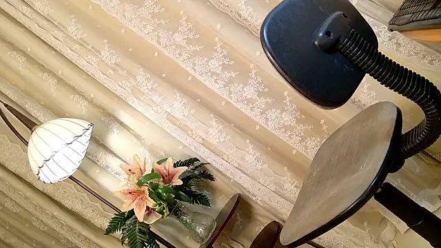 PrettyStranger online show from February 18, 7:18 am