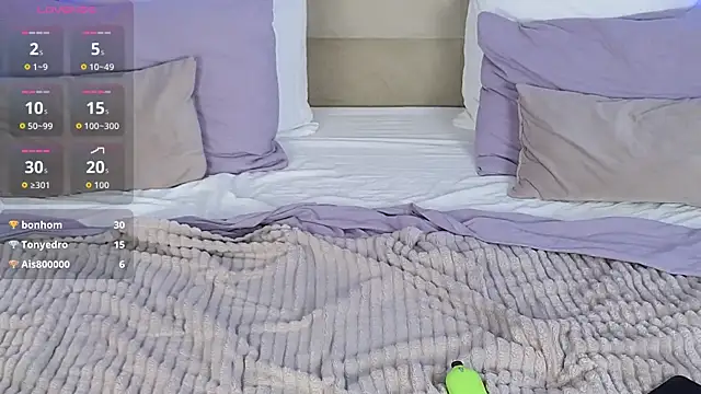 Snapshot of CarolaineMyers chatting on October 7, 8:24 pm CarolaineMyers online show from October 7, 8:24 pm