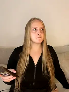 young hailey online show from November 5, 8:08 am