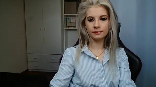 KristineGlow online show from May 27, 6:21 am