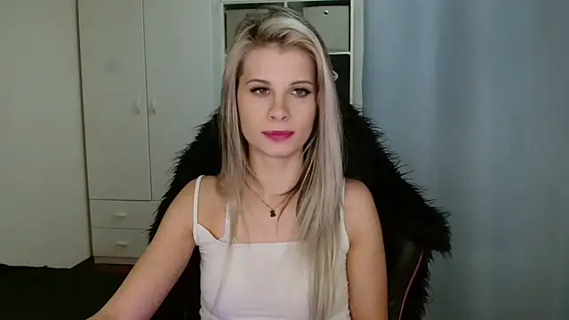 KristineGlow online show from February 19, 9:35 pm