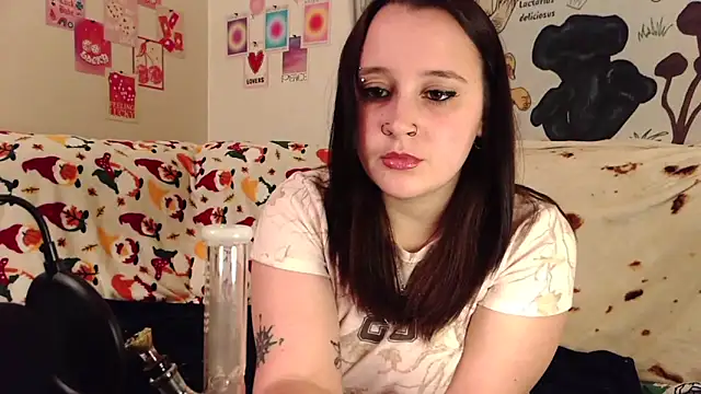 Snapshot of Shadow_Slut chatting on October 22, 3:22 am Shadow Slut online show from October 22, 3:22 am
