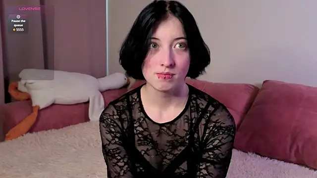 JuanaFriesz online show from April 15, 8:59 am