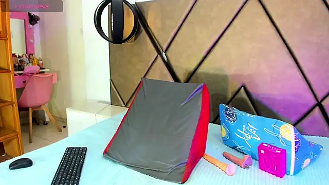 PenelopeGuzman   online show from April 8, 7:49 pm