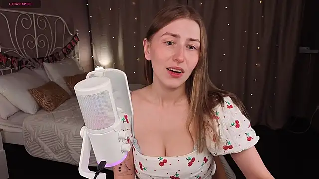 VesperaCeleste online show from November 6, 6:30 am