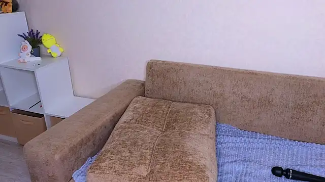 miacuteeee online show from October 15, 4:42 pm