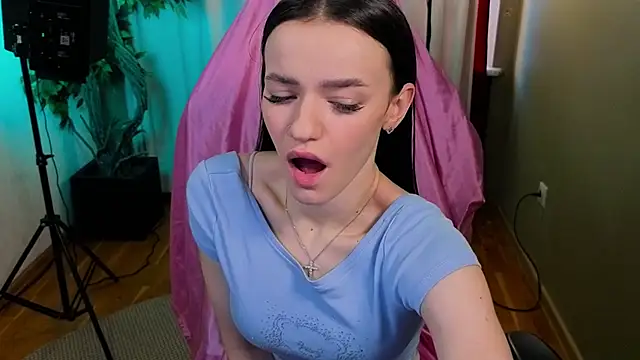 E l i z e  online show from March 11, 5:33 am