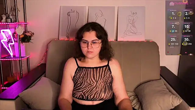 Janie Curvyy online show from September 14, 10:24 am