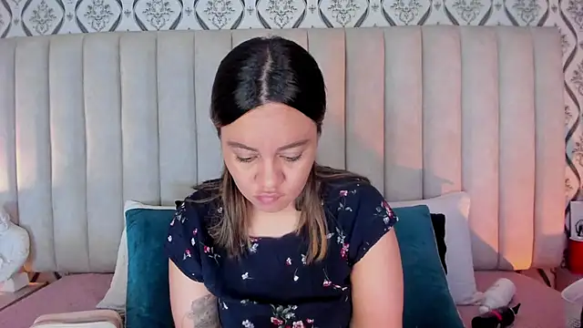 Sky Junne online show from March 28, 6:18 pm