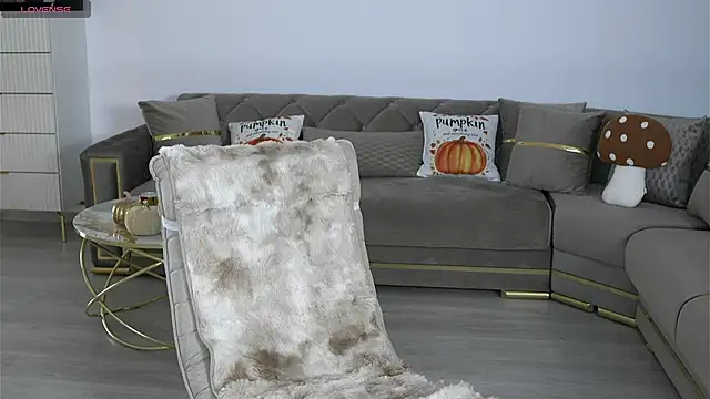 Ellyxxxelly online show from November 15, 12:50 pm