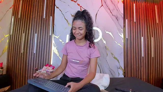 VictoriaDuart online show from October 17, 9:07 pm