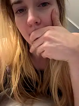 ellieen online show from October 31, 10:58 pm