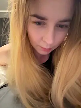 ellieen online show from November 9, 9:55 pm