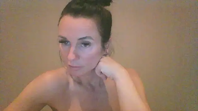 Justnani001 online show from April 21, 9:11 pm