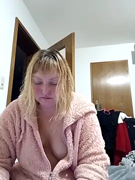 LiluLiluLilu online show from March 20, 8:36 pm