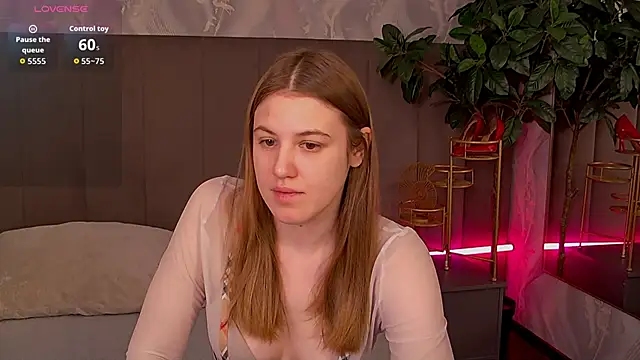 MelanieHenders online show from December 3, 5:32 am