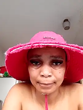 Snapshot of KaygeeQeen chatting on October 10, 3:28 pm KaygeeQeen online show from October 10, 3:28 pm