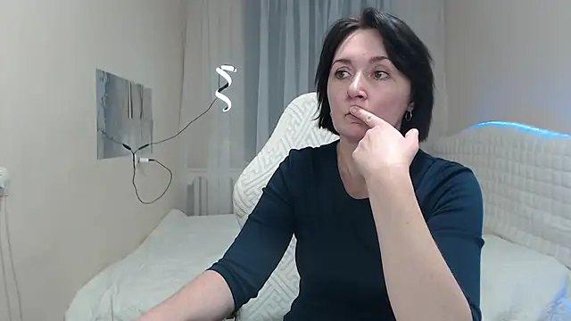 VivianGuchih online show from November 15, 1:01 pm