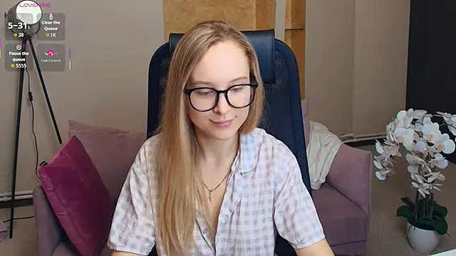 SoonMoor online show from December 4, 7:47 pm