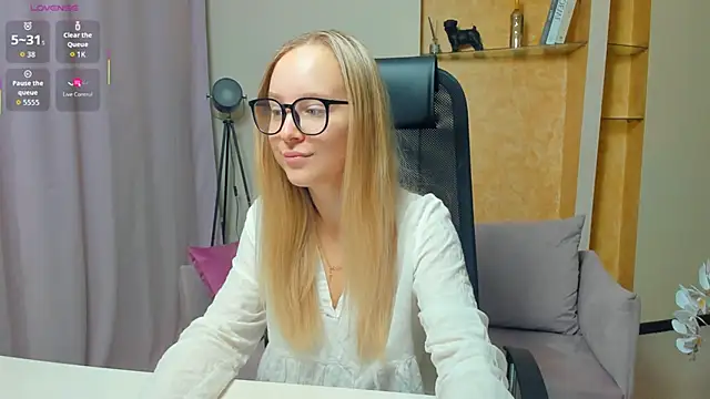 SoonMoor online show from November 23, 7:37 pm