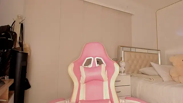 Snapshot of Lauuuuuuuu_ chatting on September 30, 4:40 am Lauuuuuuuu  online show from September 30, 4:40 am