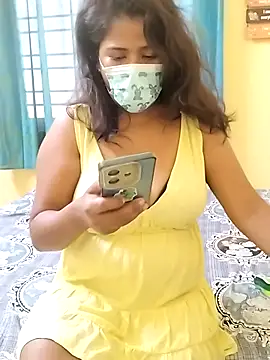 Snapshot of HAANNIAA chatting on October 10, 9:58 am HAANNIAA online show from October 10, 9:58 am