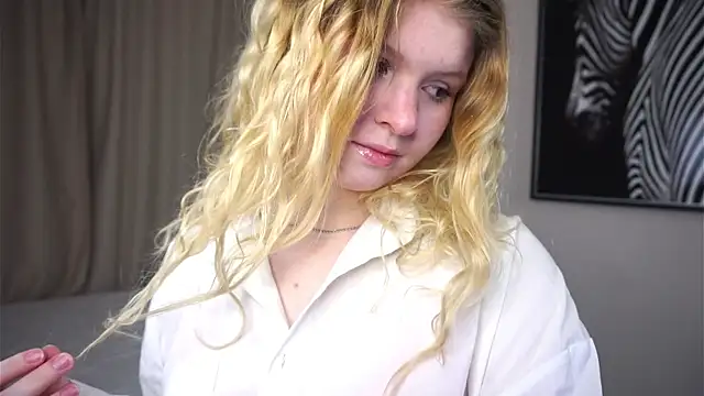 ShontaWasilko online show from September 21, 5:33 pm