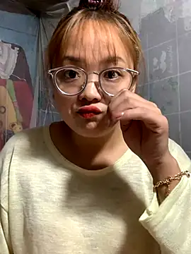 Snapshot of July-y chatting on October 24, 3:30 pm July-y online show from October 24, 3:30 pm