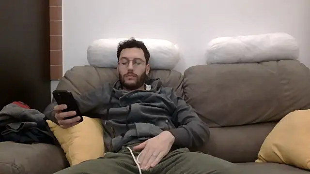 Amicisegreti online show from March 31, 8:20 pm