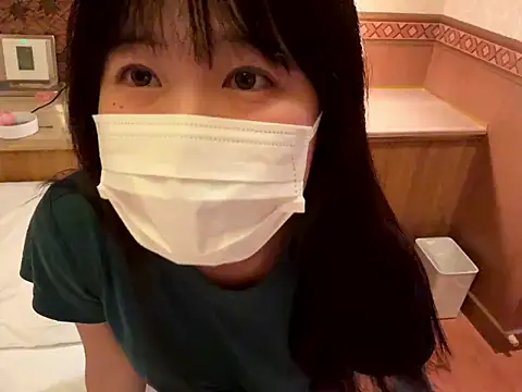 Snapshot of hikiwarinatto_xoxo chatting on October 8, 1:04 pm hikiwarinatto xoxo online show from October 8, 1:04 pm
