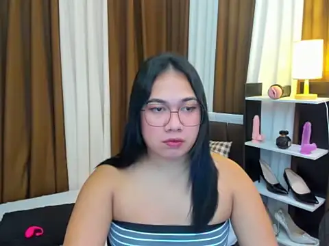 TsUncutKaren online show from October 12, 5:32 am