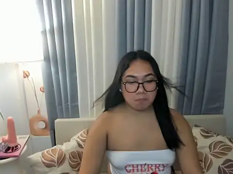 TsUncutKaren online show from November 9, 6:04 pm