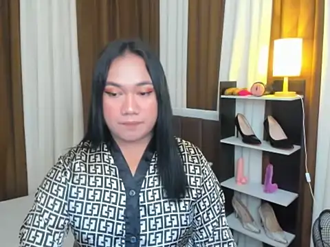 TsUncutKaren online show from September 24, 5:01 pm