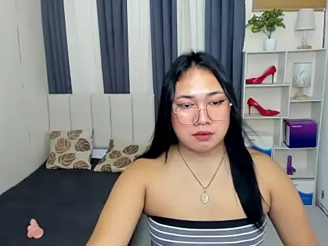 TsUncutKaren online show from January 15, 7:14 am